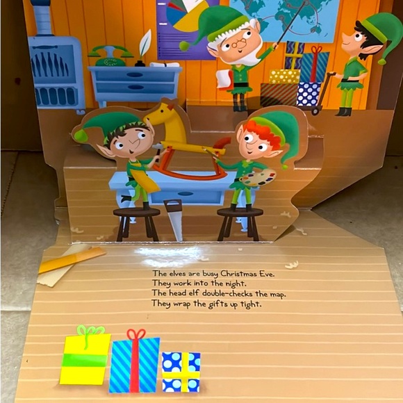 Kids pop up board book (2) The Week Before Christmas, & The Christmas Surprise - Picture 8 of 15